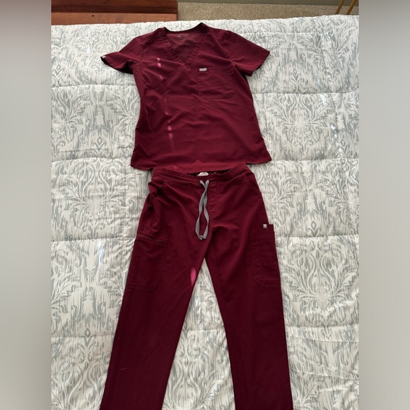 Figs Maroon Scrub Set - Picture 1 of 2